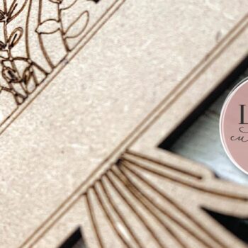 Intra απο ξύλο plywood 3mm-4mm πάχος - Πινακίδα ονόματος μπουκέτο λουλουδιών Δίασταση 6x6 cm INTRAFABR-70852137 - Image 3