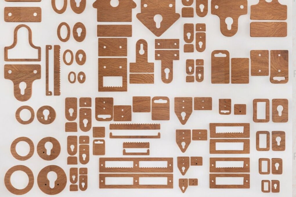 Intra απο ξύλο plywood 3mm-4mm πάχος - Κρεμάστρα κορνίζας  Σετ 237 Δίασταση 20x25 cm INTRAFABR-118583034