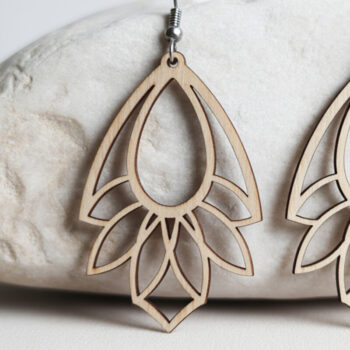 Intra απο ξύλο plywood 3mm-4mm πάχος - Γεωμετρικά σκουλαρίκια Lotus Drop Δίασταση 3x3 cm INTRAFABR-121663709 - Image 1