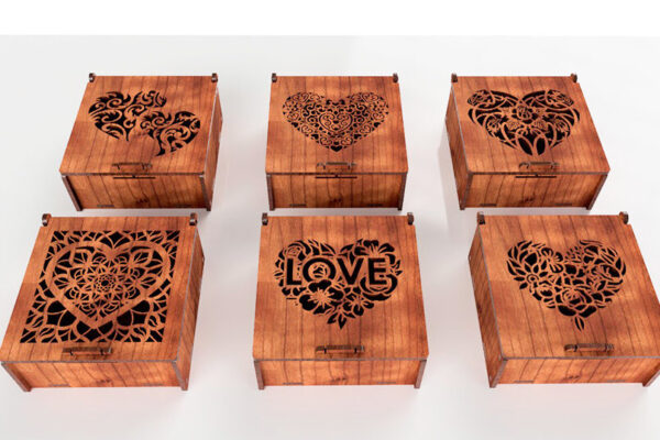 1758502172_Gift-Box-Set-with-Hearts-Graphics-116216286-3
