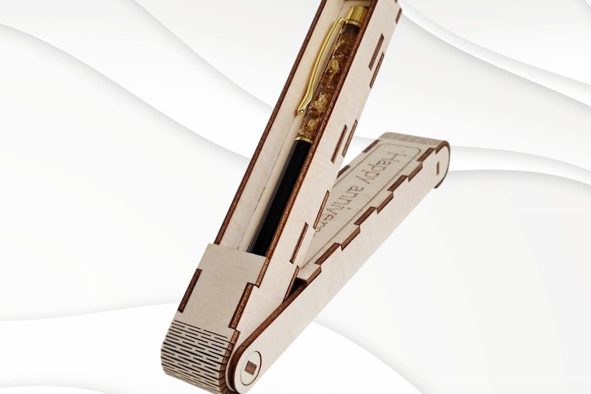 Intra απο ξύλο plywood 3mm-4mm πάχος - Θήκη για στυλό δώρου Έτοιμα  με λέιζερ. Δίασταση 20x20 cm INTRAFABR-32371901