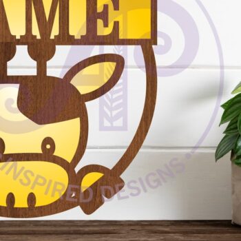 Intra απο ξύλο plywood 3mm-4mm πάχος - Πινακίδα ονόματος καμηλοπάρδαλης που κρυφοκοιτάζει Laser Cut Δίασταση 30x20 cm INTRAFABR-96342451 - Image 1