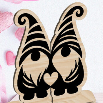 Intra απο ξύλο plywood 3mm-4mm πάχος - Κόψιμο με λέιζερ στολίδι Gnome Love Valentine Δίασταση 6x6 cm INTRAFABR-113427507 - Image 1