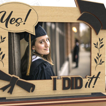 Intra απο ξύλο plywood 3mm-4mm πάχος - Κορνίζα αποφοίτησης | Grad 2025 | CNC Δίασταση 20x25 cm INTRAFABR-119066072 - Image 1