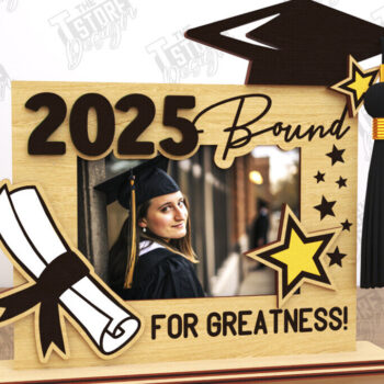 Intra απο ξύλο plywood 3mm-4mm πάχος - Κορνίζα αποφοίτησης | Grad 2025 | CNC Δίασταση 20x25 cm INTRAFABR-118353950 - Image 1