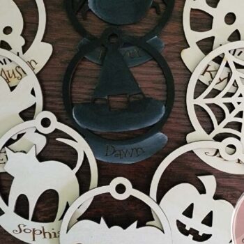 Intra απο ξύλο plywood 3mm-4mm πάχος - Ετικέτες τσάντα αποκριών Στρογγυλό λέιζερ Δίασταση 15x15 cm INTRAFABR-72246874 - Image 1