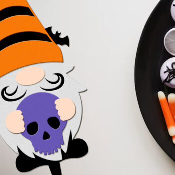 Intra απο ξύλο plywood 3mm-4mm πάχος - Halloween Gnome με το κρανίο Δίασταση 4x11 cm INTRAFABR-104780816 - Image 1