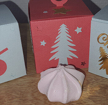 Intra απο ξύλο plywood Χρώμα wenge 3mm-4mm πάχος - Χριστουγεννιάτικο κουτί και στολίδι Δίασταση 6x6 cm INTRAFABR-101126536 - Image 3