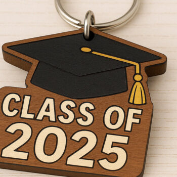 Intra απο ξύλο plywood Χρώμα wenge 3mm-4mm πάχος - Μπρελόκ Class of 2025 Graduation Keychain Δίασταση 4x4 cm INTRAFABR-26396191 - Image 1