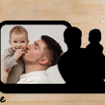 Intra απο ξύλο plywood  Χρώμα wenge 3mm-4mm πάχος - κοπής με λέιζερ με κορνίζα μπαμπά και παιδιού Δίασταση 20x25 cm INTRAFABR-76464064 - Image 1