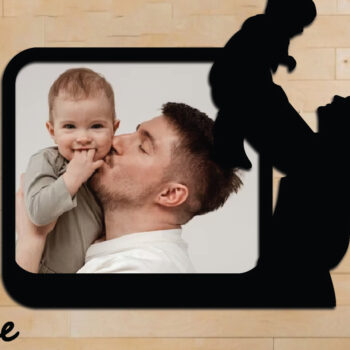 Intra απο ξύλο plywood  Χρώμα wenge 3mm-4mm πάχος - κοπής με λέιζερ με κορνίζα μπαμπά και παιδιού Δίασταση 20x25 cm INTRAFABR-85556917 - Image 1