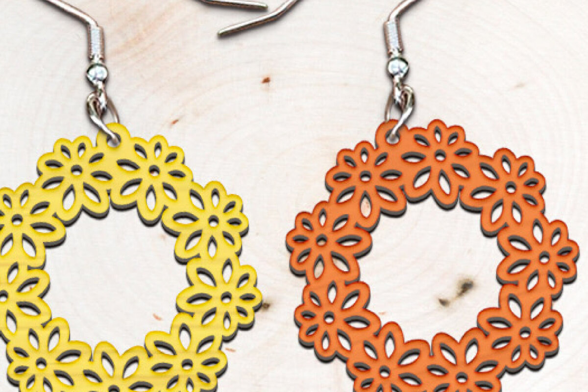 Intra απο ξύλο plywood  Χρώμα wenge 3mm-4mm πάχος - Σκουλαρίκια . Σκουλαρίκια Frflower. Δίασταση 3x3 cm INTRAFABR-92265599