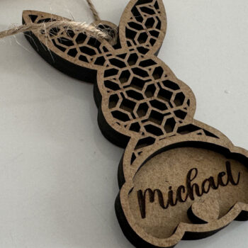 Intra απο ξύλο plywood  Χρώμα wenge 3mm-4mm πάχος - Πρότυπο ετικέτας ονόματος πασχαλινό λαγουδάκι Δίασταση 4x7 cm INTRAFABR-95251973 - Image 1