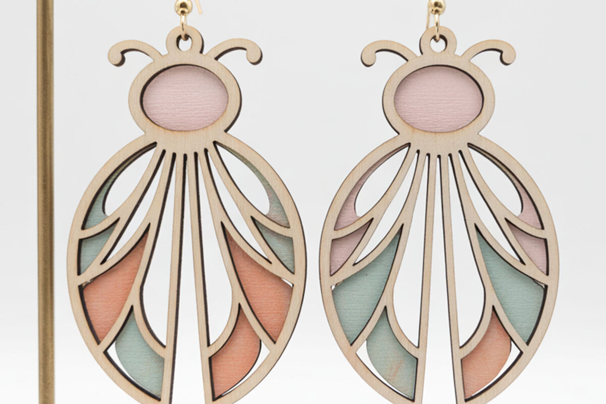 Intra απο ξύλο plywood  Χρώμα wenge 3mm-4mm πάχος - Κομψά σκουλαρίκια εντόμων Δίασταση 3x3 cm INTRAFABR-111365368