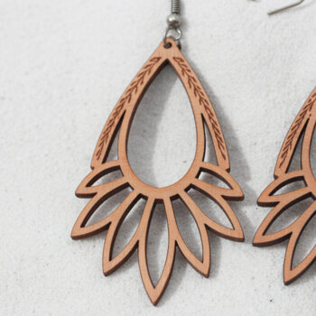 Intra απο ξύλο plywood Χρώμα wenge 3mm-4mm πάχος - Σκουλαρίκια με χαραγμένα Floral Drop Δίασταση 3x3 cm INTRAFABR-122559000 - Image 1