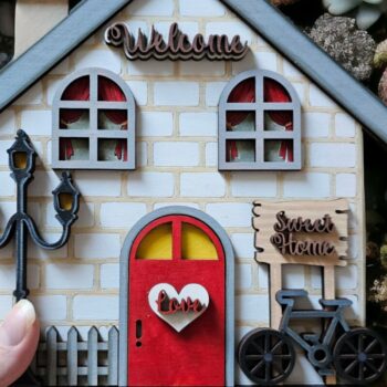 Intra απο ξύλο plywood  Χρώμα wenge 3mm-4mm πάχος - Οικογενειακές θήκες για μπρελόκ, Λέιζερ Μπρελόκ τοίχου Δίασταση 4x4 cm INTRAFABR-95642689 - Image 1