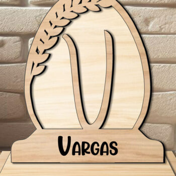 Intra απο ξύλο plywood  Χρώμα wenge 3mm-4mm πάχος - Οικογενειακό Laser Letter V Monogram Δώρο Δίασταση 15x15 cm INTRAFABR-35982989 - Image 1