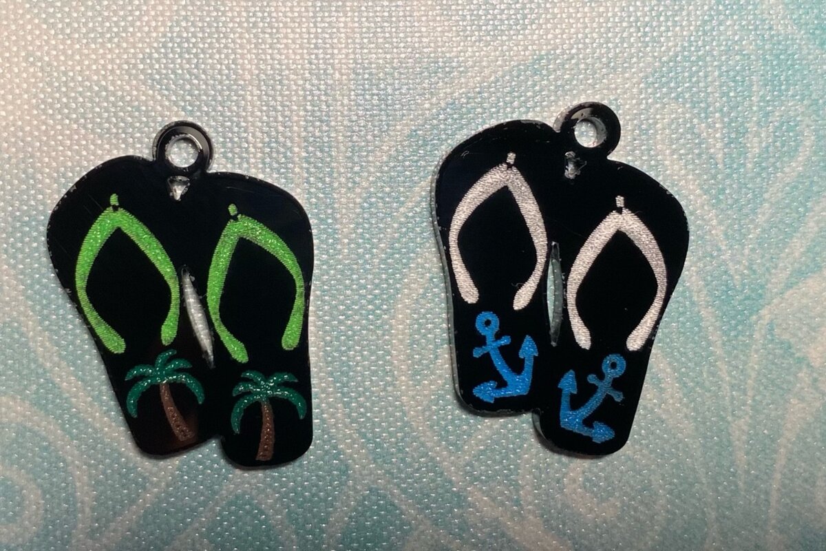 Intra απο ξύλο plywood  Χρώμα wenge 3mm-4mm πάχος - Laser κολιέ σαγιονάρας Charm Bundle Δίασταση 3x3 cm INTRAFABR-114760125