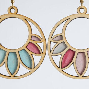 Intra απο ξύλο plywood Χρώμα wenge 3mm-4mm πάχος - Σκουλαρίκια κύκλου με λουλούδια Δίασταση 3x3 cm INTRAFABR-114811918 - Image 1