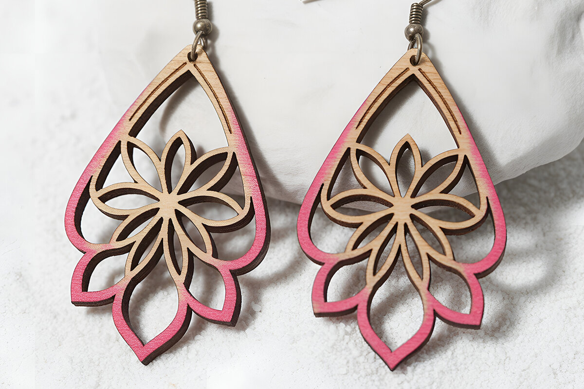 Intra απο ξύλο plywood  Χρώμα wenge 3mm-4mm πάχος - Σκουλαρίκια με floral πέταλα Δίασταση 3x3 cm INTRAFABR-114305986