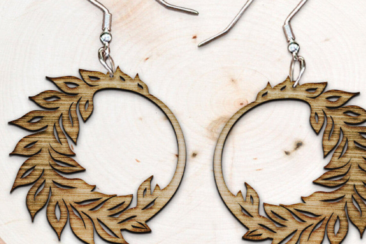 Intra απο ξύλο plywood  Χρώμα wenge 3mm-4mm πάχος - Σκουλαρίκια με λουλούδια . Σκουλαρίκια Boho Δίασταση 3x3 cm INTRAFABR-124514341