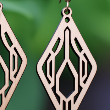 Intra απο ξύλο plywood Χρώμα wenge 3mm-4mm πάχος - Γεωμετρικό πρότυπο ξύλινο σκουλαρίκι Δίασταση 3x3 cm INTRAFABR-98182707 - Image 1