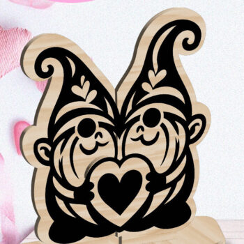 Intra απο ξύλο plywood  Χρώμα wenge 3mm-4mm πάχος - Κόψιμο με λέιζερ στολίδι Gnome Love Valentine Δίασταση 6x6 cm INTRAFABR-96128666 - Image 1