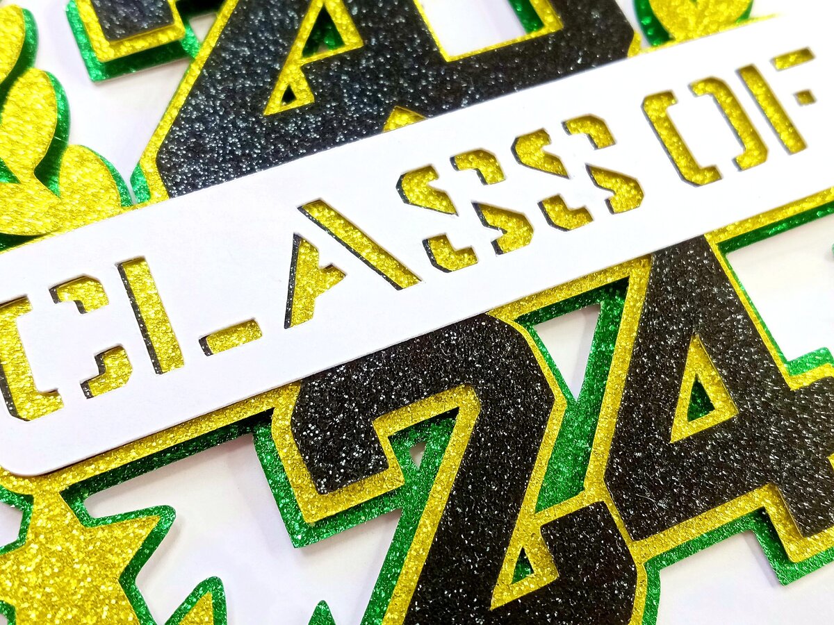 Intra απο ξύλο plywood  Χρώμα wenge 3mm-4mm πάχος - Graduation 2024 Cake Topper Δίασταση 20x20 cm INTRAFABR-95670021