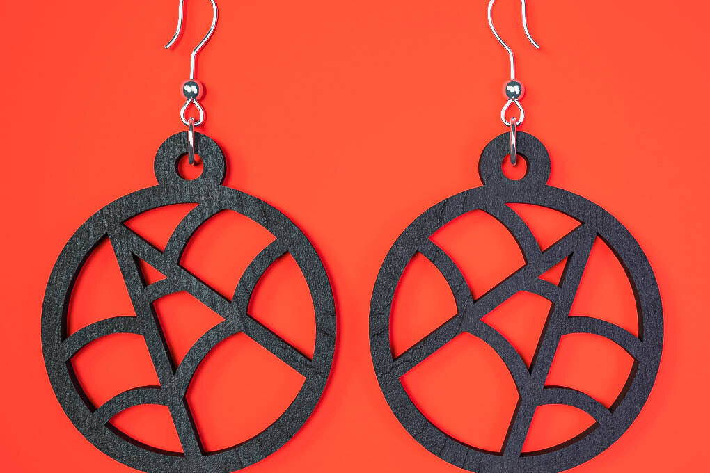 Intra απο ξύλο plywood  Χρώμα wenge 3mm-4mm πάχος - Αποκριάτικα σκουλαρίκια Δίασταση 3x3 cm INTRAFABR-109411542