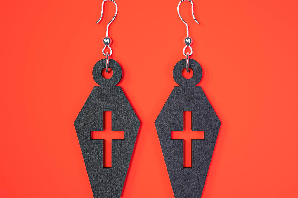 Intra απο ξύλο plywood  Χρώμα wenge 3mm-4mm πάχος - Αποκριάτικα σκουλαρίκια Δίασταση 3x3 cm INTRAFABR-80024001