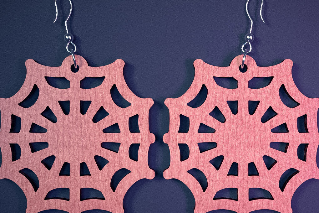 Intra απο ξύλο plywood  Χρώμα wenge 3mm-4mm πάχος - Αποκριάτικα σκουλαρίκια με λέιζερ |Spooky Δίασταση 3x3 cm INTRAFABR-113936137