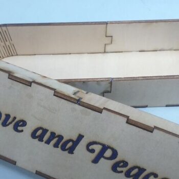 Intra απο ξύλο plywood 3mm-4mm πάχος – Εξατομικευμένο Ξύλινο Μολυβοκούτι 35x40 cm INTRAVECTRY-MY542516 - Image 3