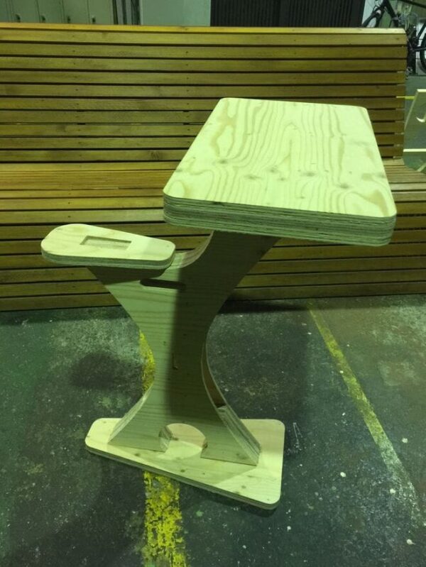 1759008825_standing-swan-chair-and-table-_1