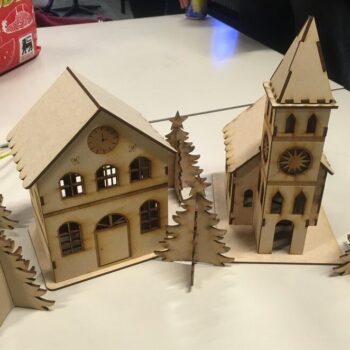 Intra απο ξύλο plywood 3mm-4mm πάχος – Χριστουγεννιάτικη εκκλησία Village Scene Ξύλινο μοντέλο 15x20 cm INTRAVECTRY-MY544537 - Image 1