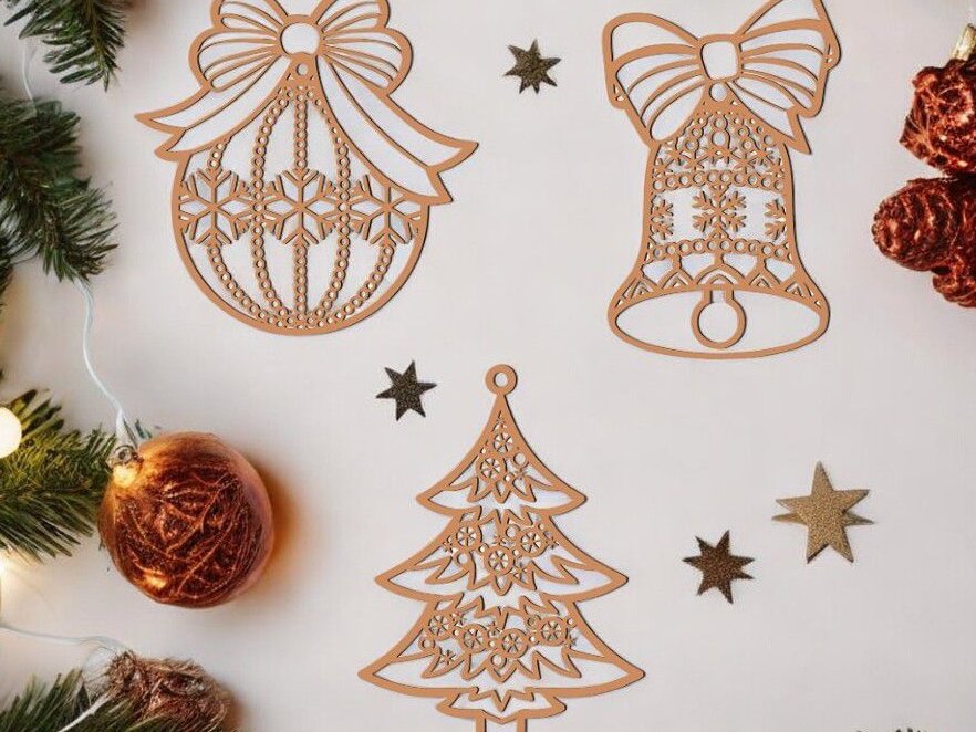 Intra απο ξύλο plywood 3mm-4mm πάχος – Χριστουγεννιάτικο δέντρο με μπάλα καμπάνα στολίδι 12x15 cm INTRAVECTRY-MY542624