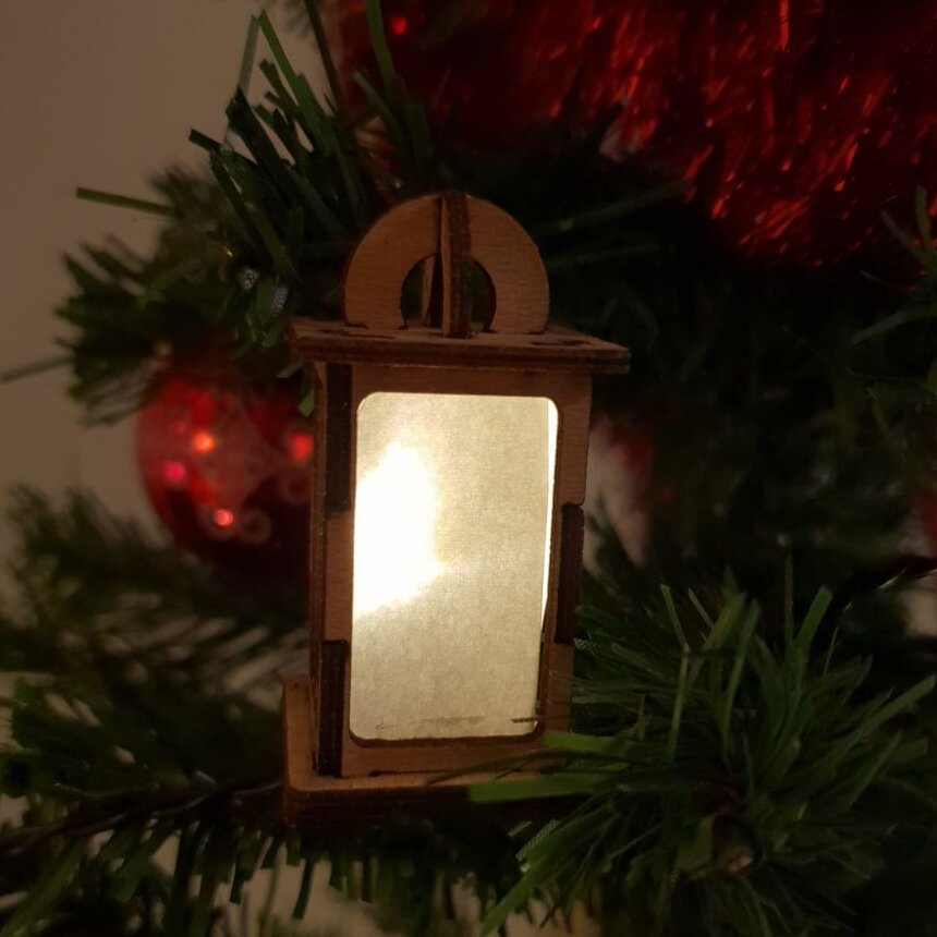 Intra απο ξύλο plywood 3mm-4mm πάχος – Χριστουγεννιάτικο στολισμένο φανάρι 45x50 cm INTRAVECTRY-MY542711