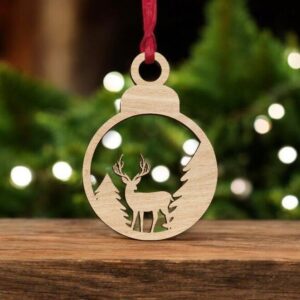 Intra απο ξύλο plywood 3mm-4mm πάχος – Μπιχλιμπίδι με χριστουγεννιάτικο δέντρο ελάφια στο δάσος 40x40 cm INTRAVECTRY-MY545316