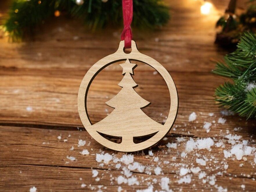 Intra απο ξύλο plywood 3mm-4mm πάχος – Χριστουγεννιάτικο δέντρο με μπάλα διακόσμηση 15x15 cm INTRAVECTRY-MY546826