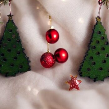 Intra απο ξύλο plywood 3mm-4mm πάχος – Σκουλαρίκια Χριστουγεννιάτικου Δέντρου 30x35 cm INTRAVECTRY-MY544614 - Image 1