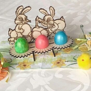 Intra απο ξύλο plywood 3mm-4mm πάχος – Πασχαλινό σταντ με κουνελάκια για 3 αυγά 40x40 cm INTRAVECTRY-MY547725 - Image 3