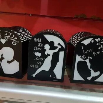 Intra απο ξύλο plywood 3mm-4mm πάχος – Ρομαντικό Ζευγάρι Ξύλινο Light Box 3 Σχέδια 40x40 cm INTRAVECTRY-MY558049 - Image 1