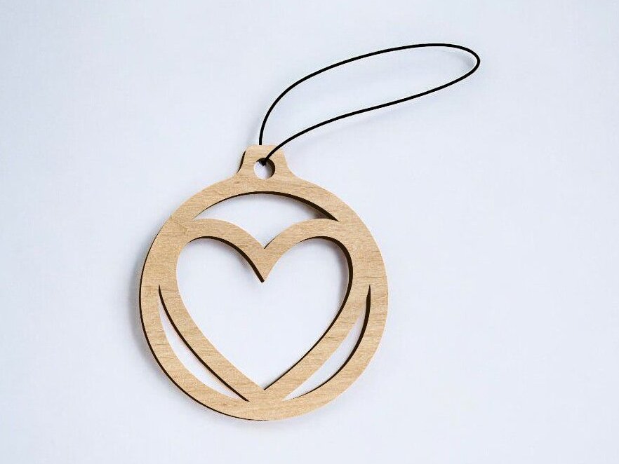 Intra απο ξύλο plywood 3mm-4mm πάχος – Στολίδι με μπάλα καρδιά 12x15 cm INTRAVECTRY-MY546789