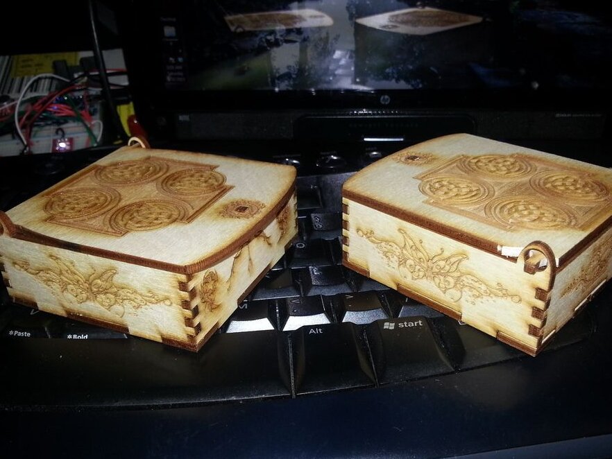 Intra απο ξύλο plywood 3mm-4mm πάχος – Βασικό κοσμηματοπωλείο με αρθρωτό καπάκι 15x15 cm INTRAVECTRY-MY547563