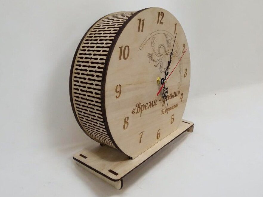 Intra απο ξύλο plywood 3mm-4mm πάχος – Επιτραπέζιο ρολόι Piggy Bank 12x15 cm INTRAVECTRY-MY543364