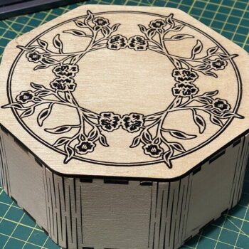 Intra απο ξύλο plywood 3mm-4mm πάχος – Ξύλινο κουτί μεντεσέδων Octagon Living 30x35 cm INTRAVECTRY-MY546324 - Image 1