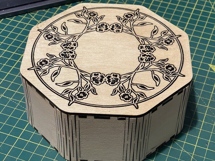 Intra απο ξύλο plywood 3mm-4mm πάχος – Ξύλινο κουτί μεντεσέδων Octagon Living 40x45 cm INTRAVECTRY-MY544184