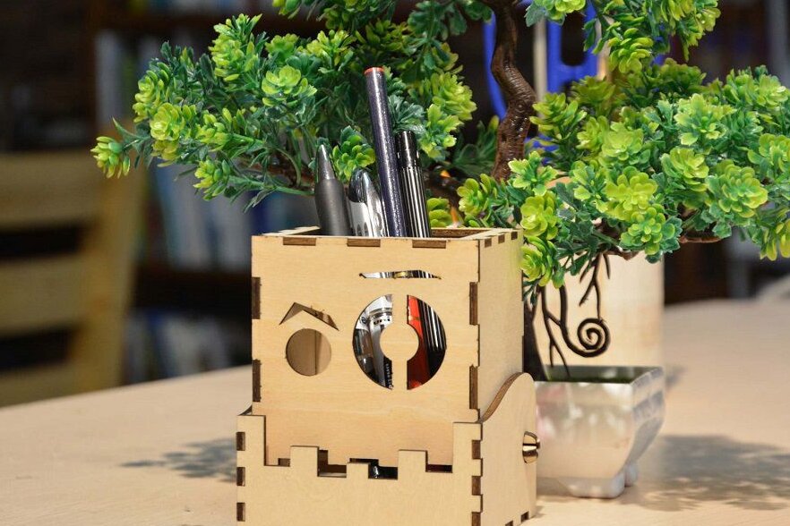 Intra απο ξύλο plywood 3mm-4mm πάχος – Δροσερή θήκη για στυλό για γραφείο 25x30 cm INTRAVECTRY-MY551204