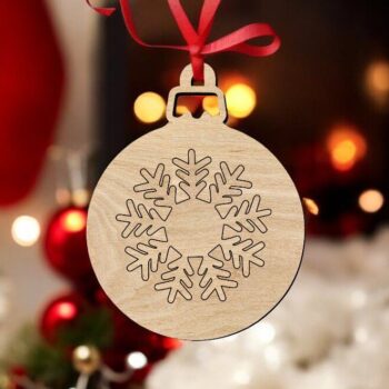 Intra απο ξύλο plywood 3mm-4mm πάχος – Μπιχλιμπίδι με χαραγμένο στολίδι με νιφάδα χιονιού 15x15 cm INTRAVECTRY-MY548519 - Image 1