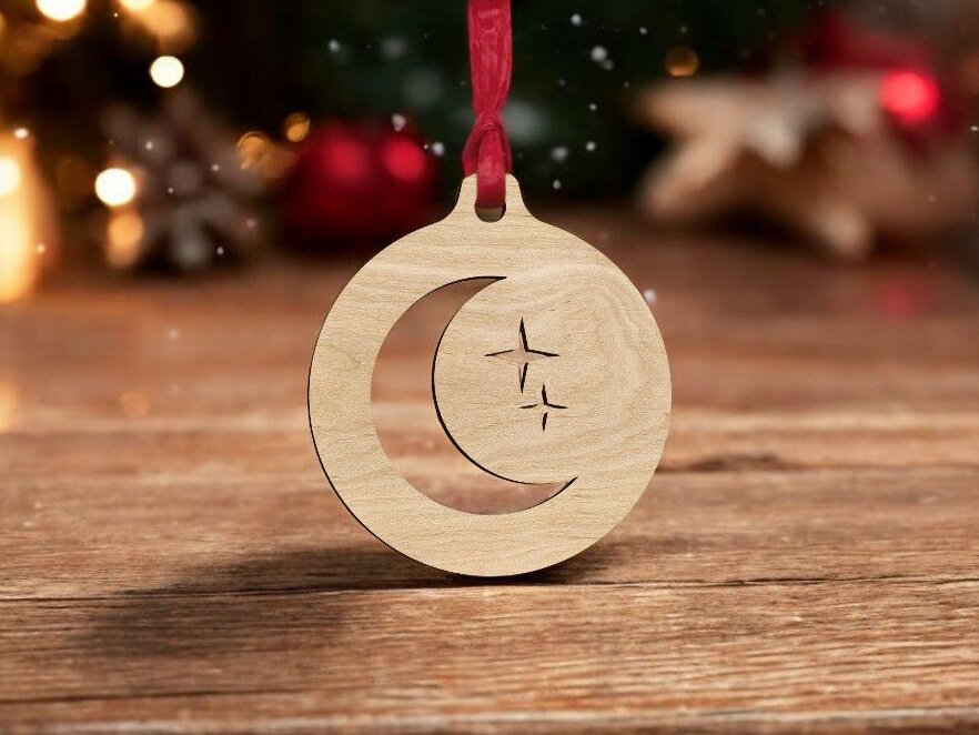 Intra απο ξύλο plywood 3mm-4mm πάχος – Φεγγάρι και αστέρια Χριστουγεννιάτικο μπιχλιμπίδι 25x30 cm INTRAVECTRY-MY549987