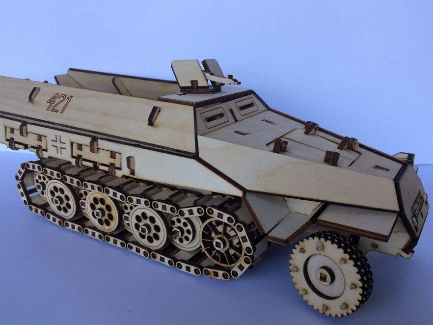 Intra απο ξύλο plywood 3mm-4mm πάχος – Τρισδιάστατο Ξύλινο Μοντέλο Θωρακισμένου Μεταφορέα Προσωπικού 35x40 cm INTRAVECTRY-MY544378